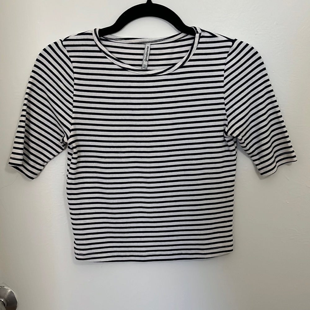 Stradivarius - Crop Top | runs SMALL. More like a size small